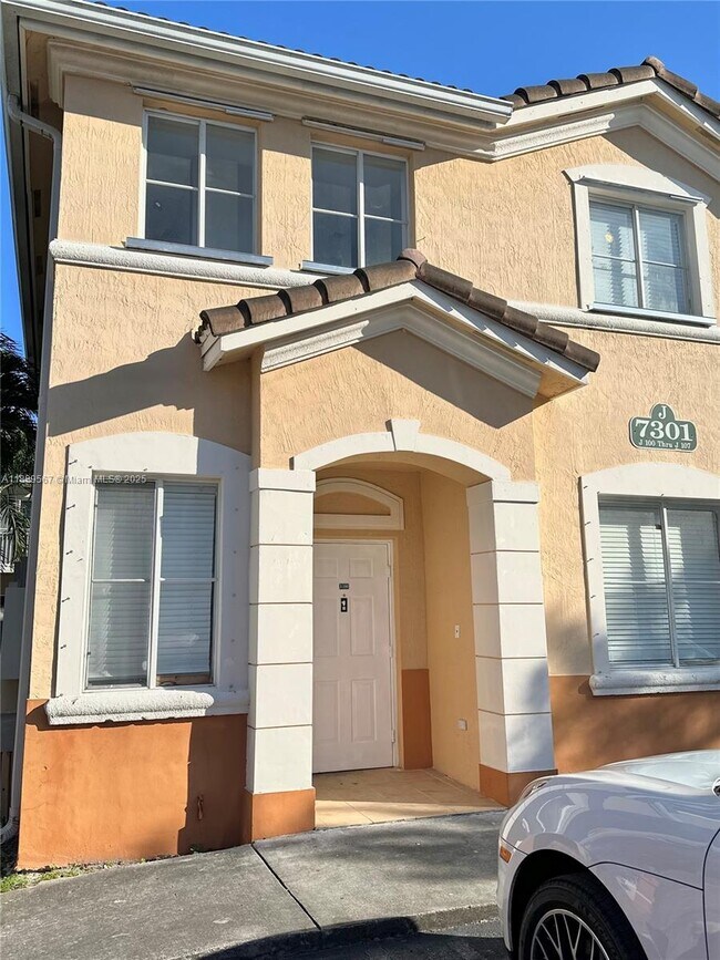 Foto del edificio - 7301 NW 174th Terrace