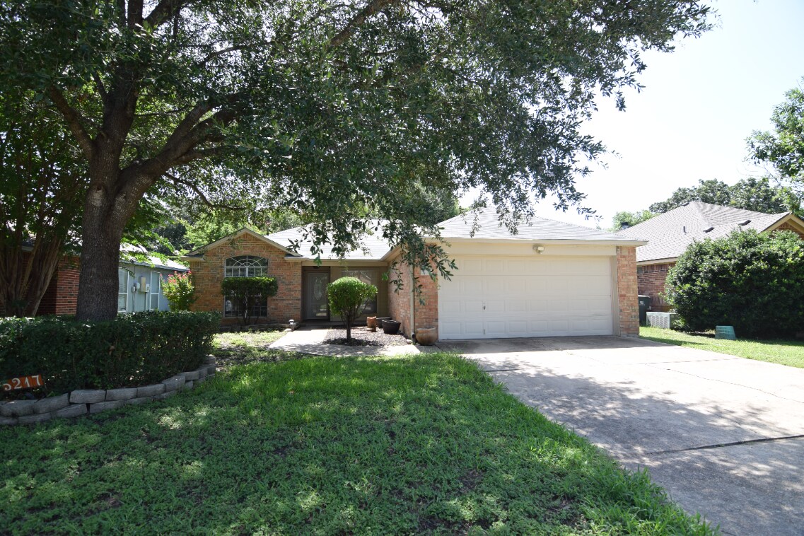 Foto principal - 5217 J I Bruce Dr