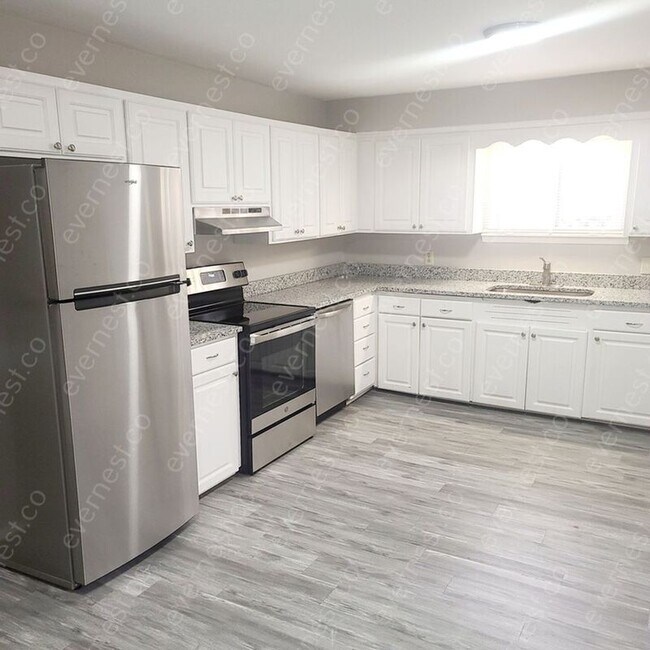 Building Photo - 302 W 35th St