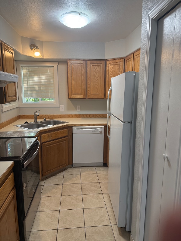 Building Photo - 551 N Robin Cir