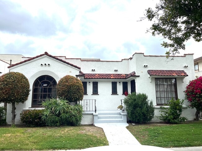 Building Photo - 704 Granada St