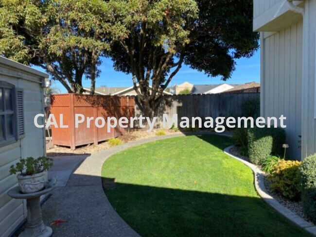 Building Photo - Unique 4 bed/ 3.5 Bath Home in South Salin...