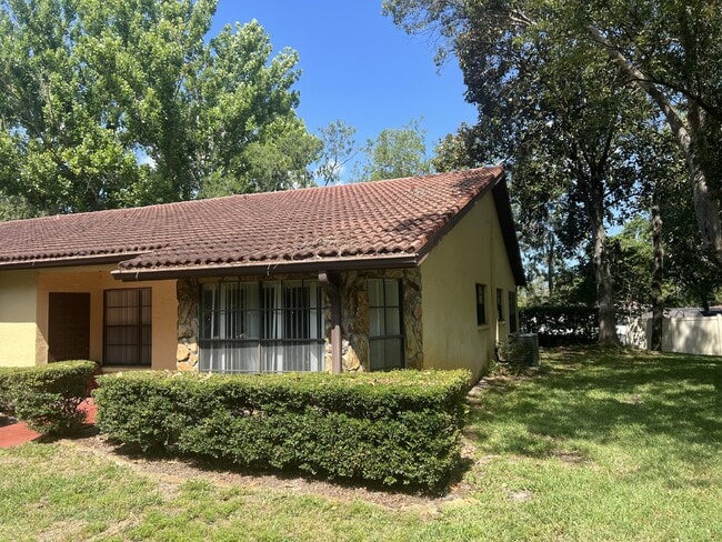Building Photo - FOR RENT! Light, Bright, Open two bedroom ...