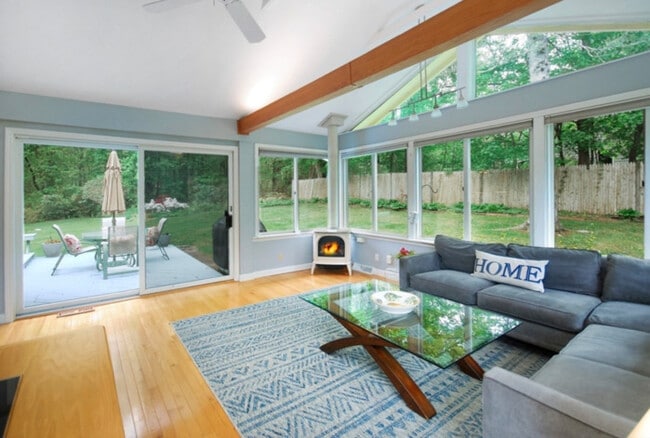 Foto del edificio - 15 Sunnyside Ln