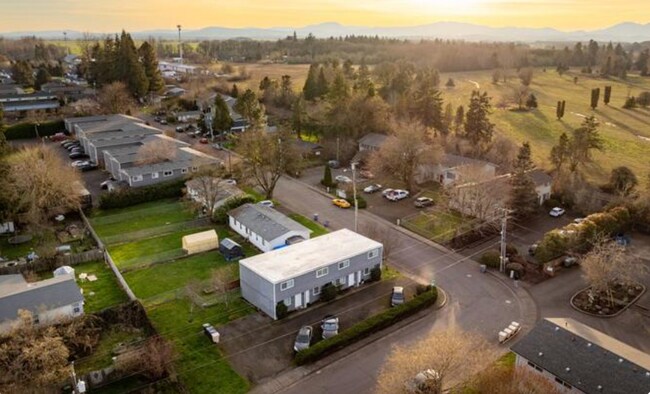 Foto del edificio - 380 SW Tunison Ave