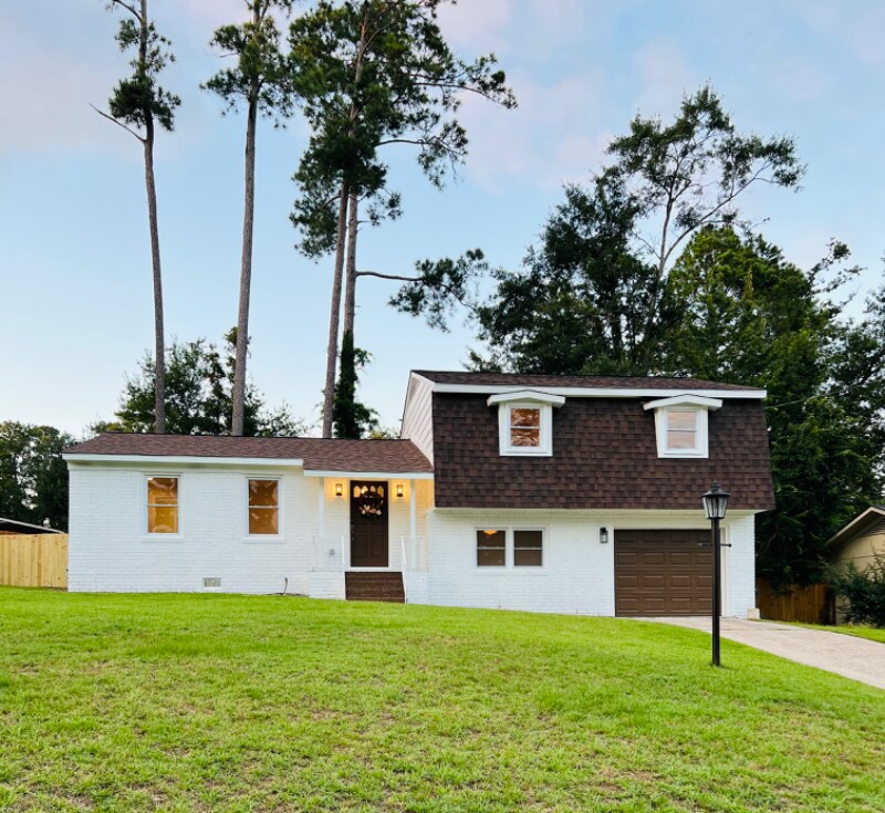 Foto principal - 3179 River Oak Rd