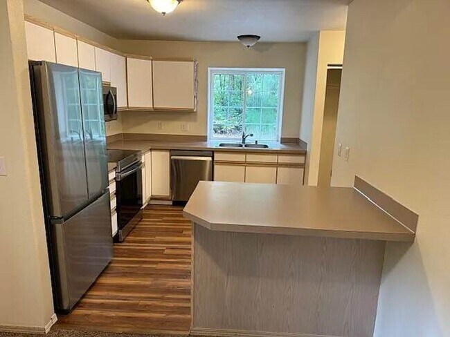 Foto del edificio - Spacious 2 Bedroom Duplex with Cozy Features