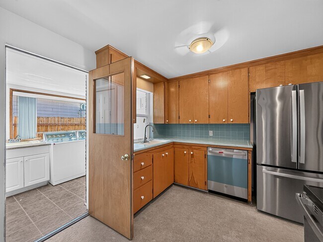 Foto del edificio - 3535 S 126th St