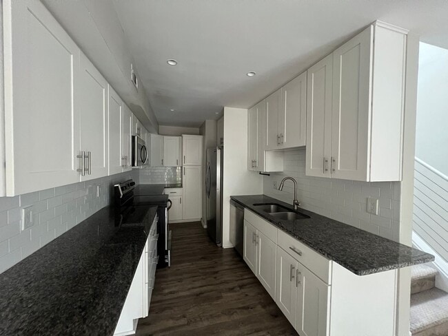 Foto del edificio - SHADOWLAWN - California Condo