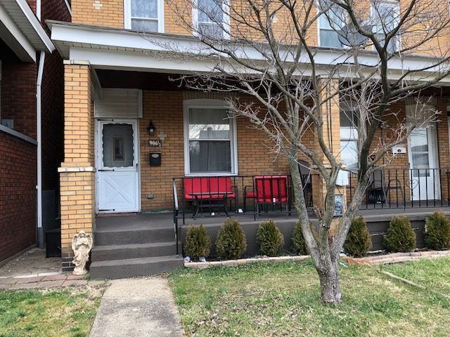 Primary Photo - Beautiful McKees Rocks 2 BR