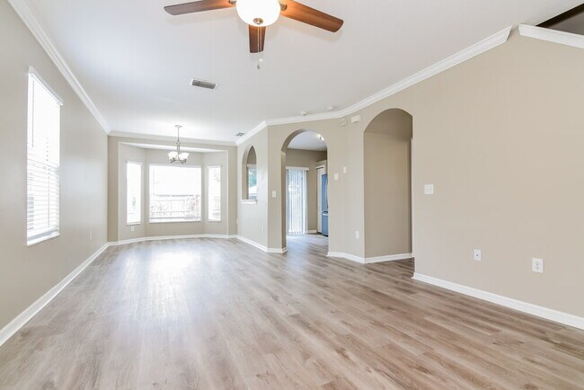 Building Photo - 758 Star Pointe Dr