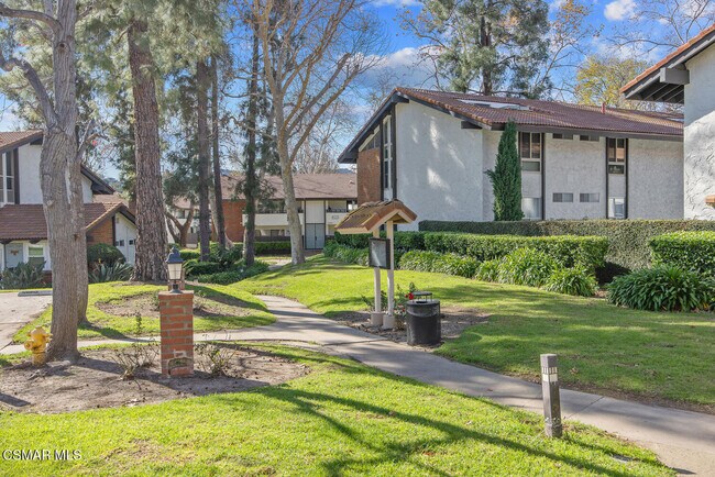 Foto del edificio - 31555 Lindero Canyon Rd