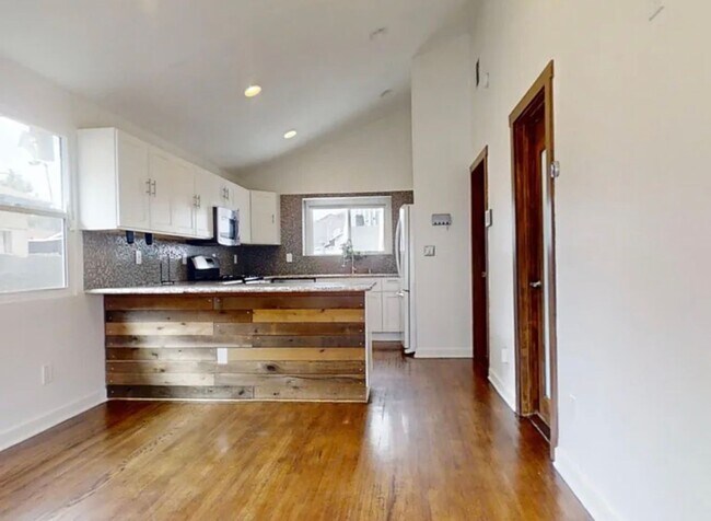 Building Photo - 3629 Marmion Way