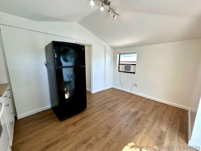 Foto del edificio - 6101 Webster Ave