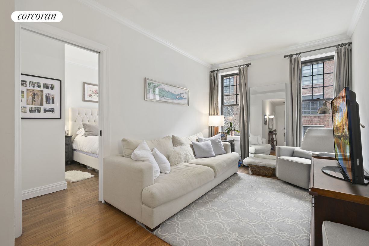 Primary Photo - 145 W 12th St