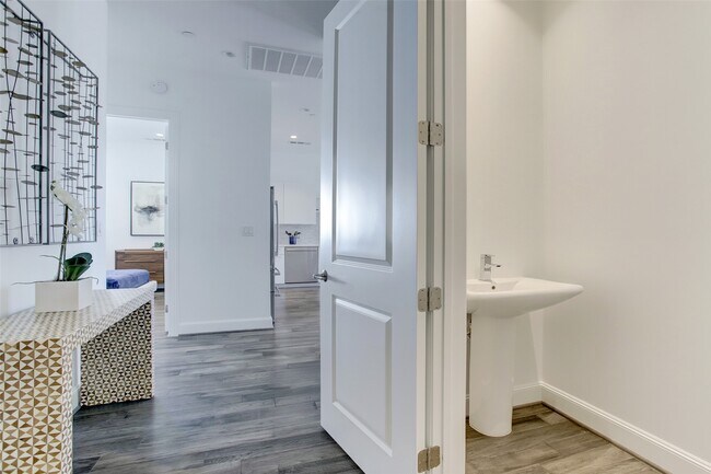 Foto del edificio - 1211 Caroline St