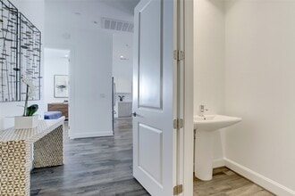 Building Photo - 1211 Caroline St