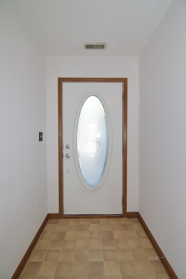 Building Photo - Coming soon!  Effortless Living in Arlingt...