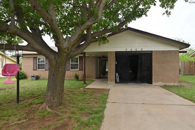 Building Photo - Spacious 4 Bedroom Brick Home Near Sheppard AFB with Fenced Backyard