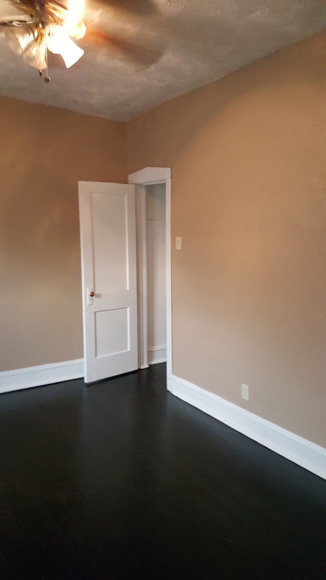 Foto del edificio - 1718 W 66th St