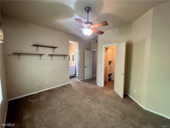 Building Photo - 2 br, 2.5 bath Condo - 226 Gallery Way
