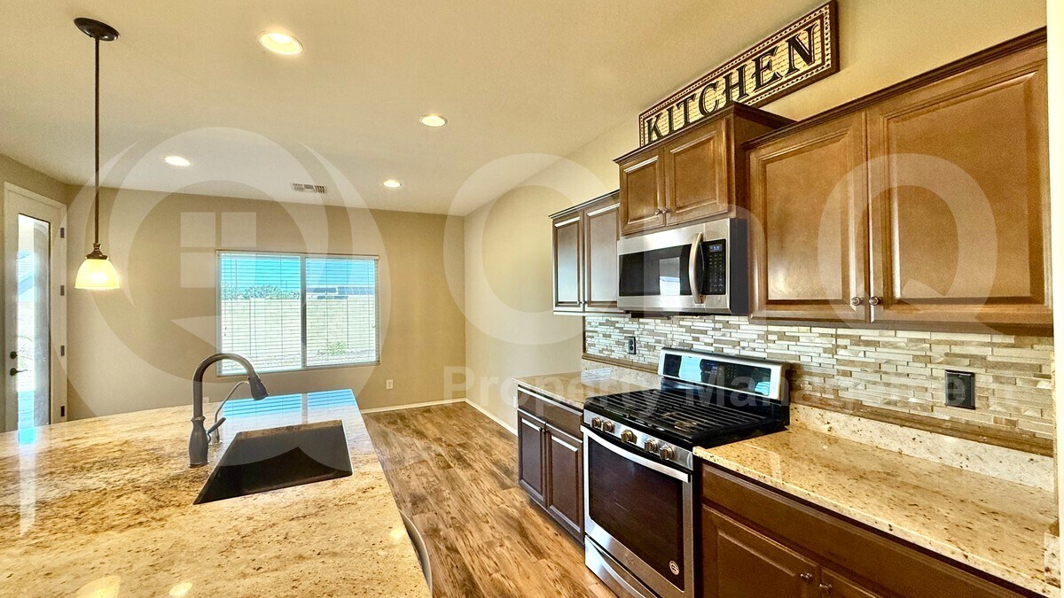 Foto principal - 6994 W Springfield Wy