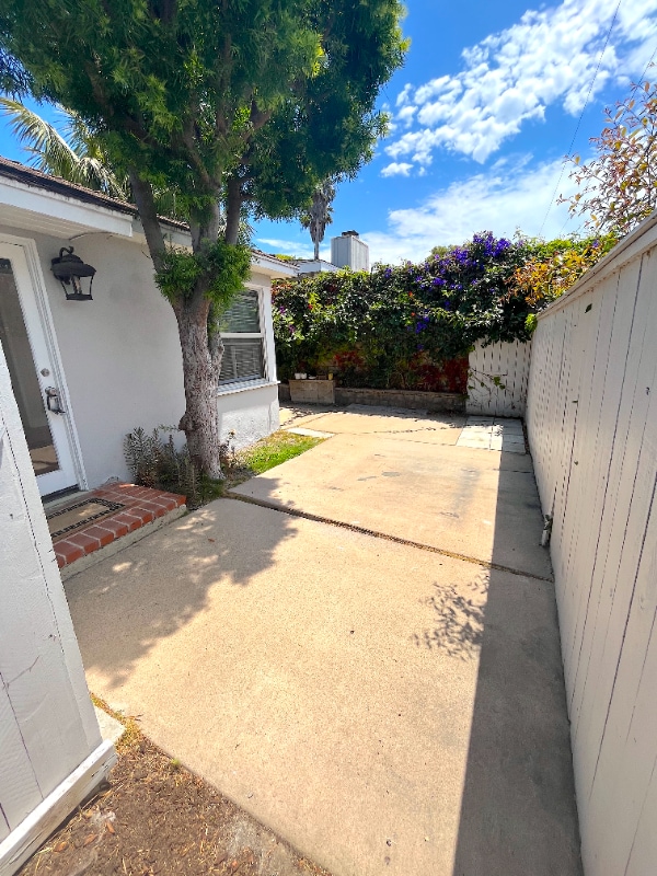 Photo - 666 Glenneyre St Apartment