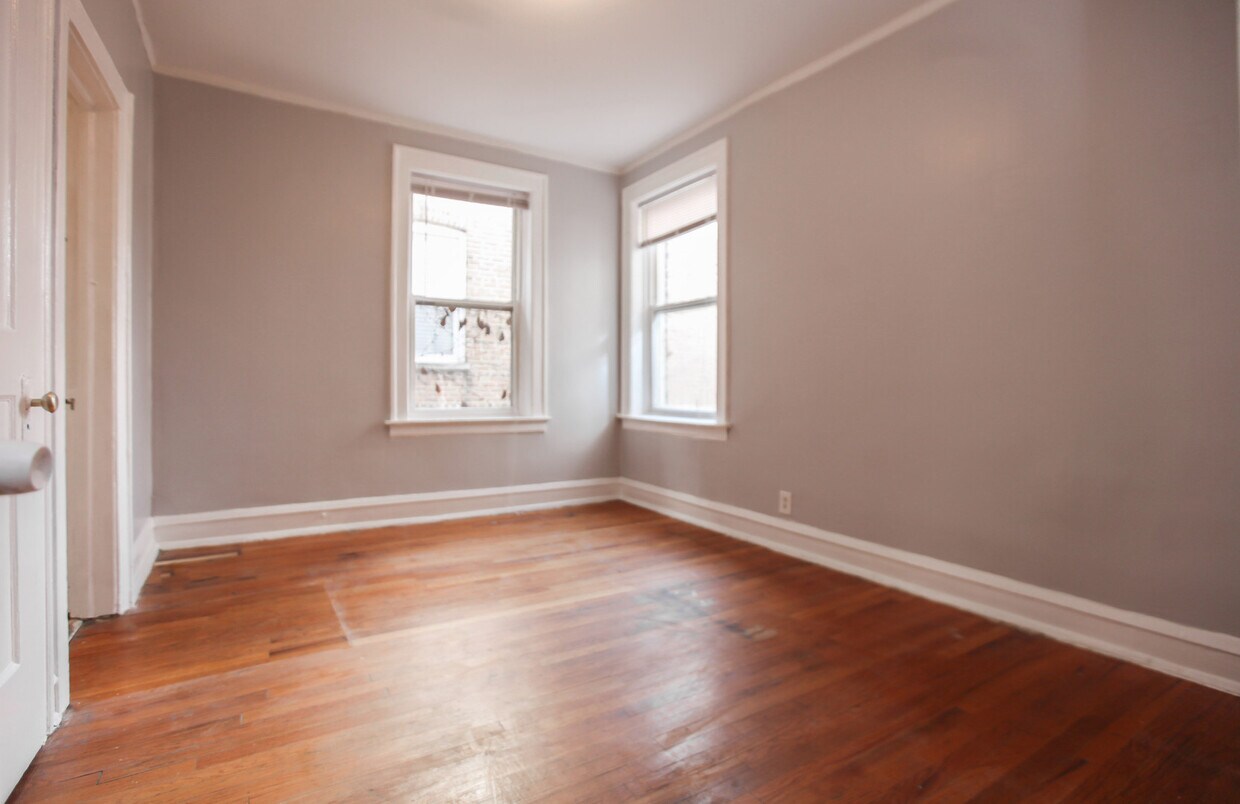 Foto principal - 8000 S Hermitage Ave