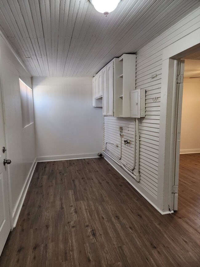Building Photo - 4 bedroom/2 Bathroom Countryside Home with...