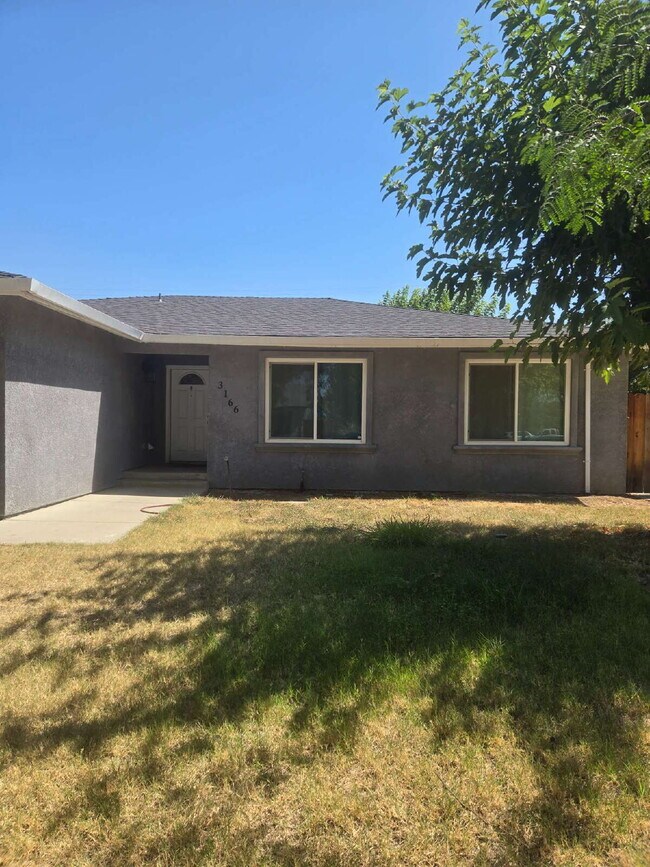 Building Photo - Fully Renovated Four Bedroom Home, Highly ...