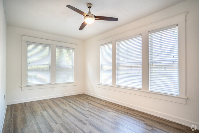 1BD, 1BA - 800SF - The Vendome