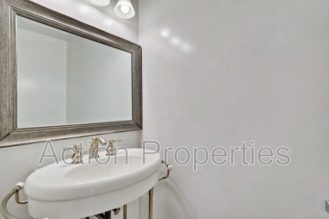 Foto del edificio - 1963 Landess Ave