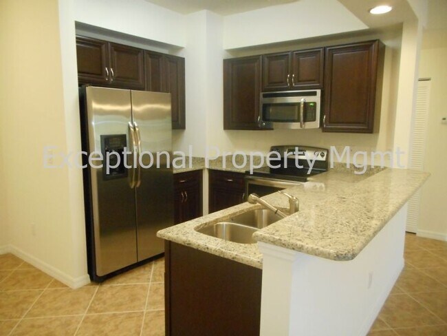 Foto del edificio - 2 Bedroom + DEN and GARAGE! Water &amp; Basic Cable Included!