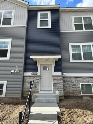 Building Photo - 13648 Pine Dr
