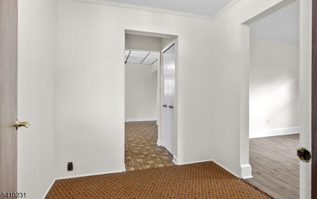 Building Photo - 87 E Somerset St