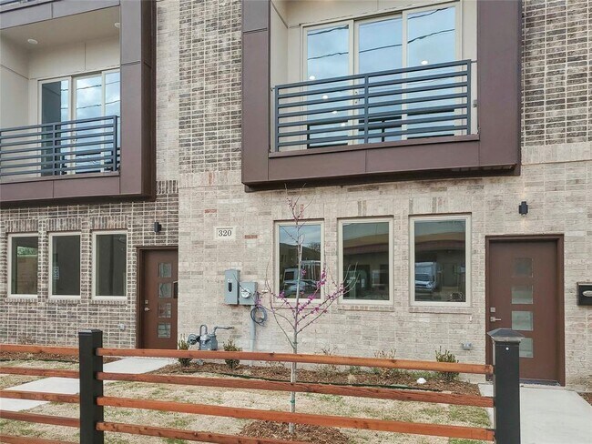 Foto del edificio - 320 Feliks Gwozdz Pl