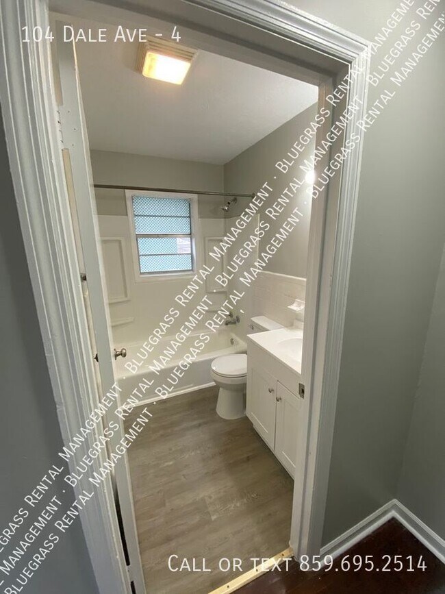 Building Photo - Newly Renovated Spacious 2 Bed 1.5 Bath in...