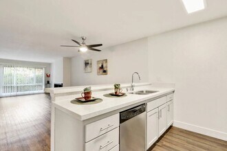 Building Photo - Waverly at Silverlake