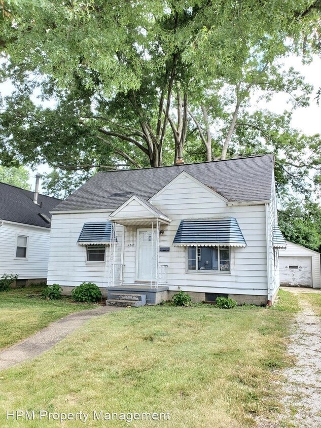 2 br, 1 bath House 2549 12th St SW House Rental in Cuyahoga Falls