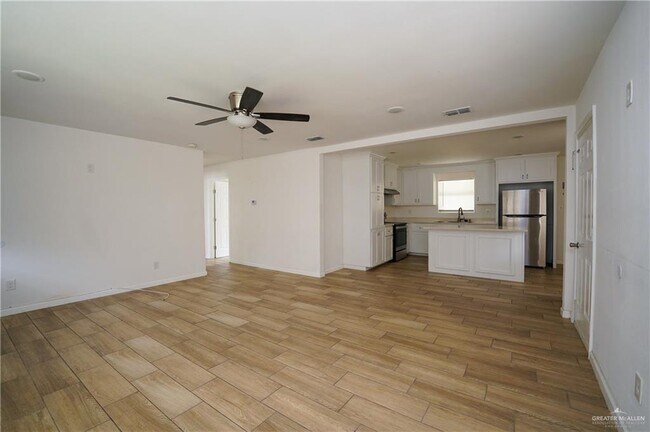 Foto del edificio - 319 W 7th St