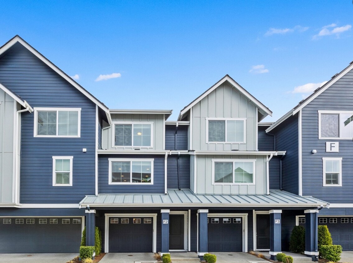 Foto principal - Stunningly Upgraded 2-Bed, 2.5-Bath Townho...