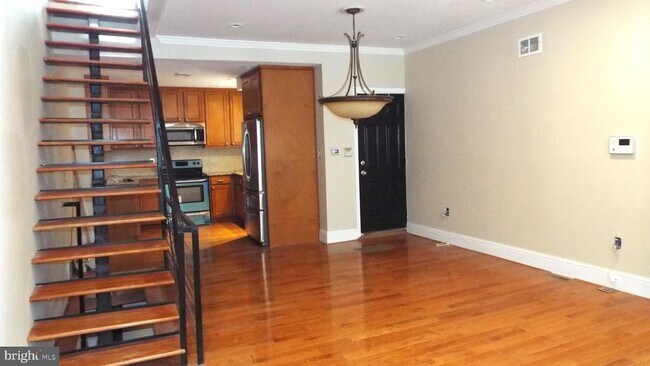 Building Photo - 3850 N Darien St