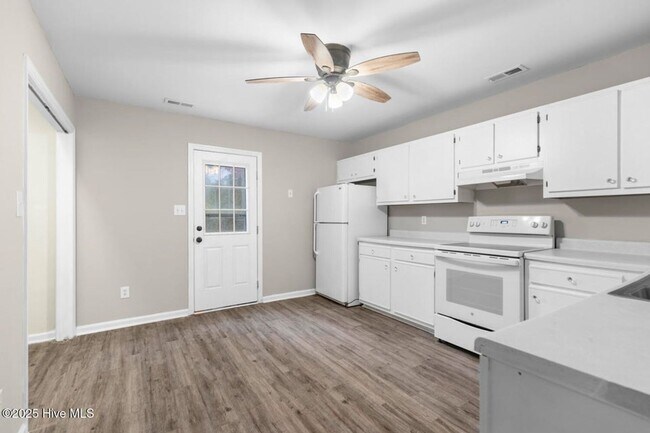 Foto del edificio - Updated Townhome In Hunters Creek