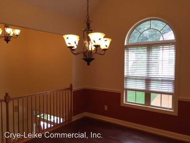 Building Photo - 5 br, 3 bath House - 105 Zuric Ct.