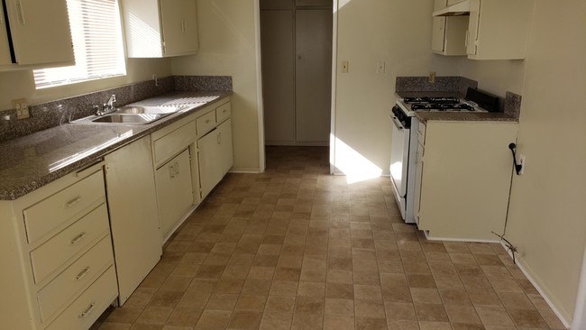 Foto del edificio - 8342 Pine Ave