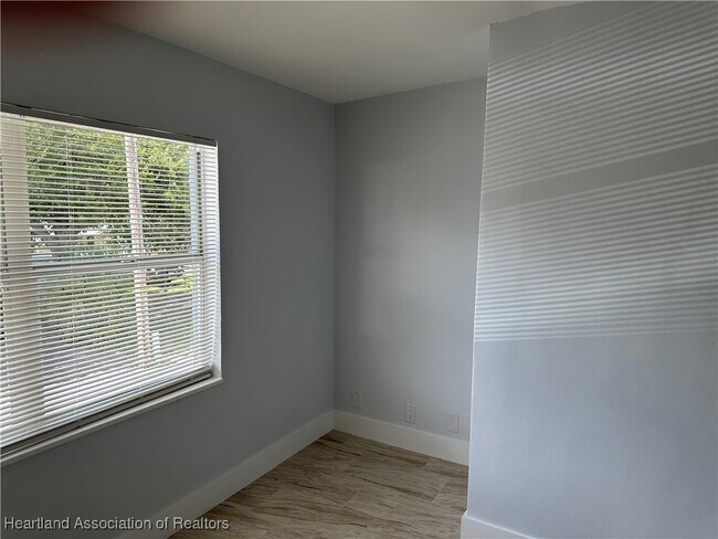 Foto del edificio - 241 S Commerce Ave