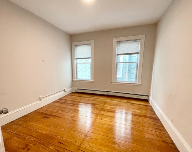 Foto del edificio - 276 E Cottage St