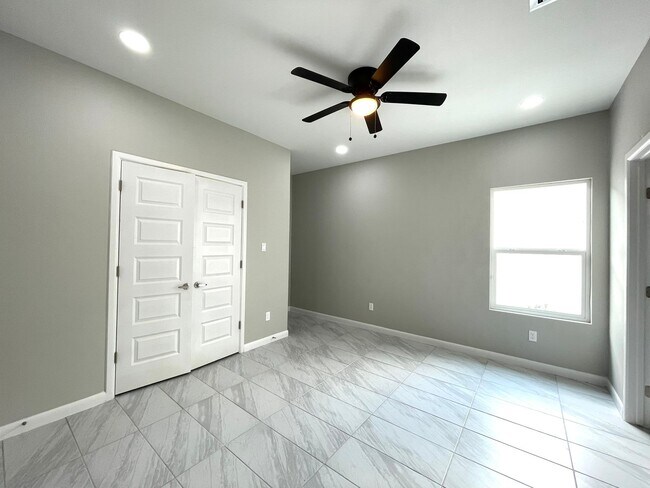 Foto del edificio - 3912 Las Vistas Ln