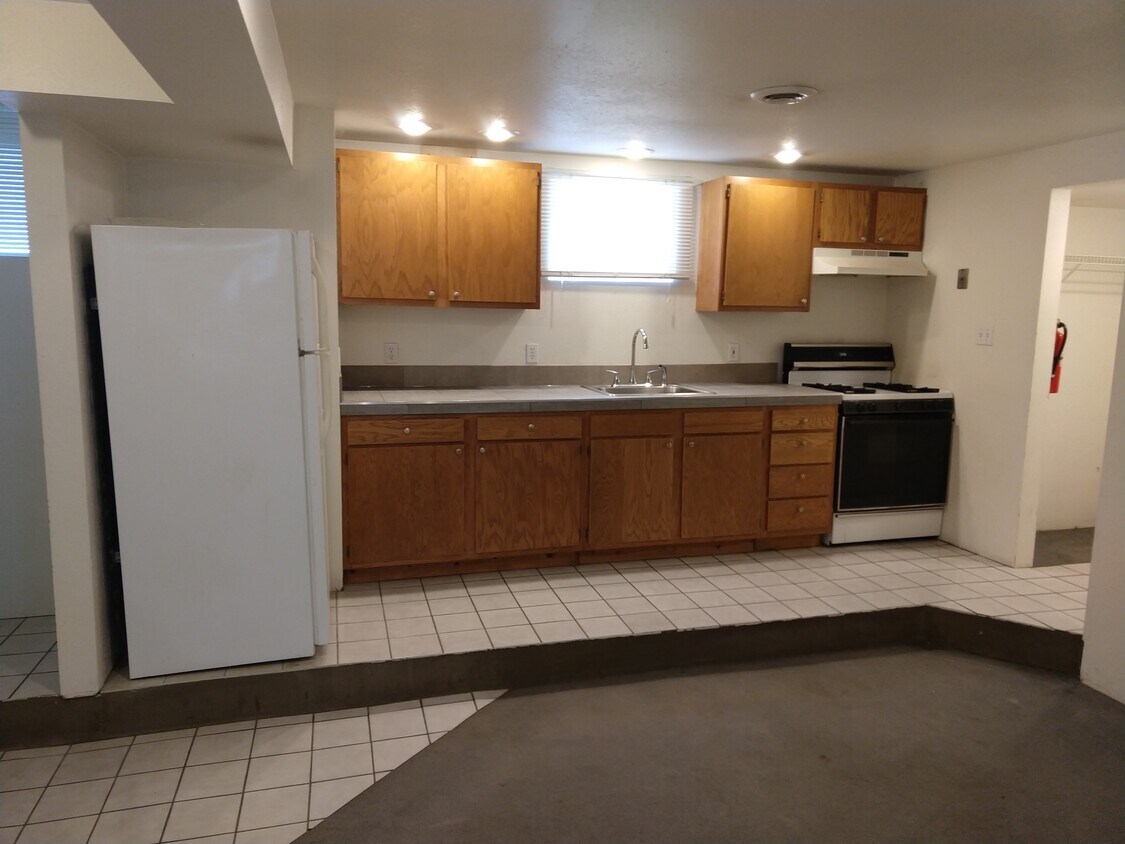 Kitchen - 110 E Clark St