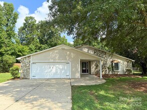 Building Photo - 500 Kirby Ln